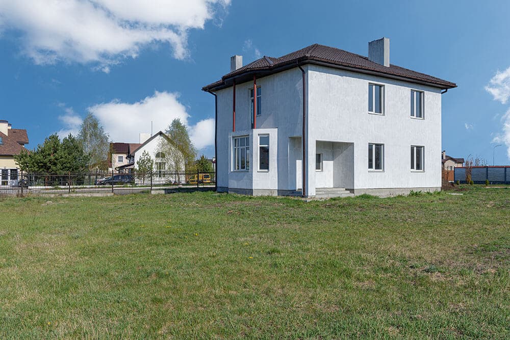 Будинок №395 в центрі містечка